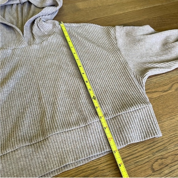 ALO yoga- Muse Hoodie size XS - Picture 6 of 8